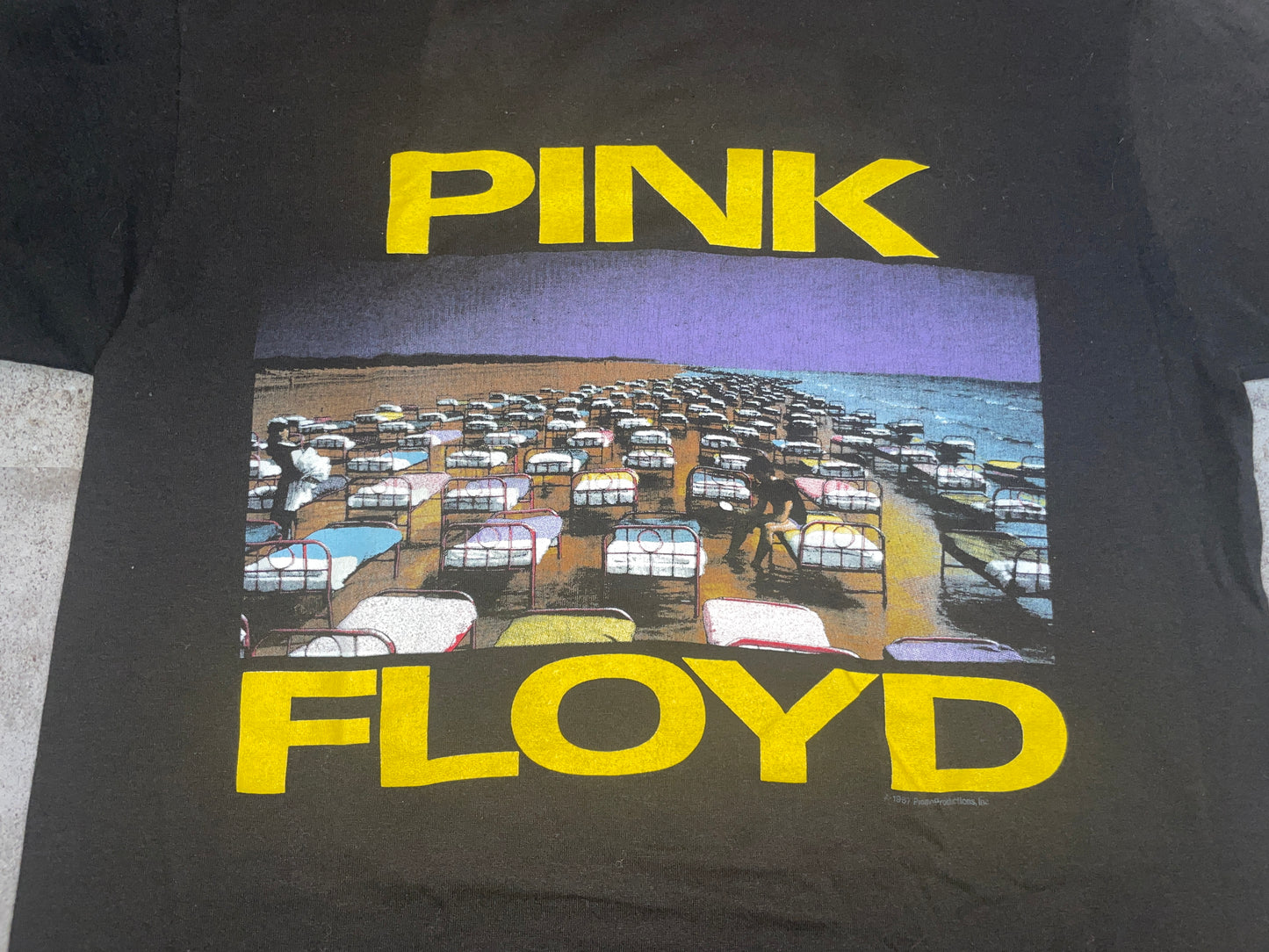 Vintage 1987 Pink Floyd World Tour T-Shirt
